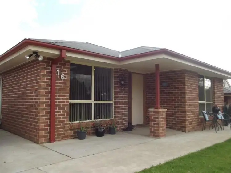 16 Fairway Drive, Tumut NSW 2720