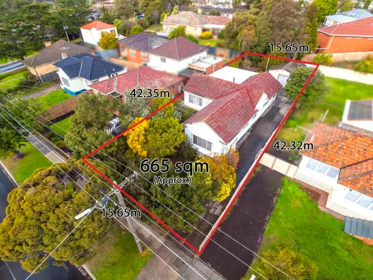 13 Loeman Street, Strathmore VIC 3041