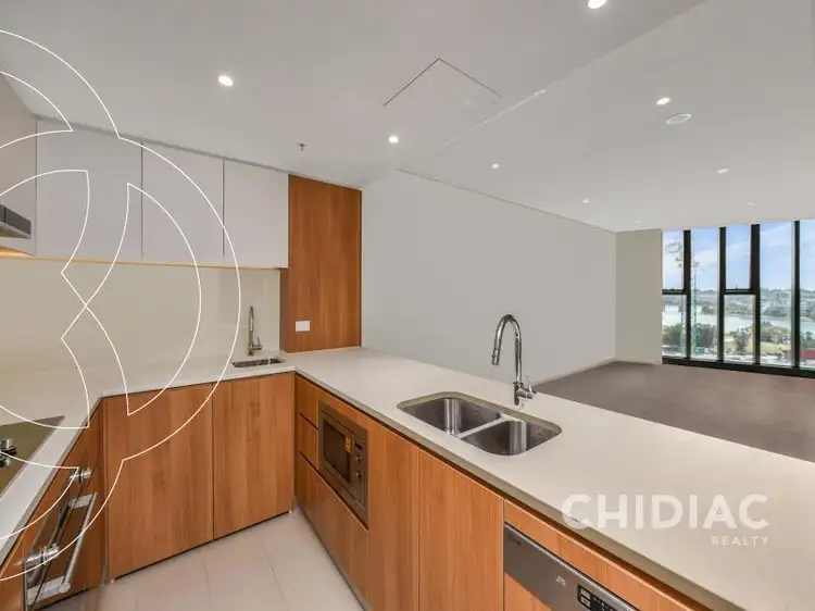 805/2 Waterways Street