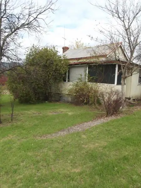 11 Yaralla Street, Tumut NSW 2720