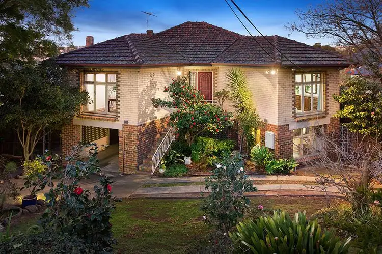 68 Hillsyde Parade, Strathmore VIC 3041