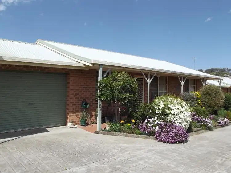 Main view of Homely unit listing, 2/18 Russell Street, Tumut NSW 2720