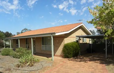 1 Pineview Circuit, Young NSW 2594