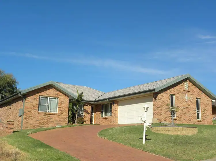 8 Hargreaves Crescent, Young NSW 2594