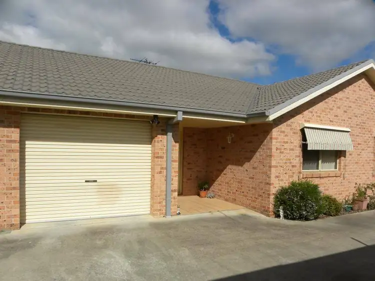 2/2A Cloete Street, Young NSW 2594