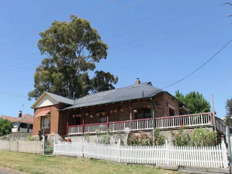 18 Main Street, Young NSW 2594