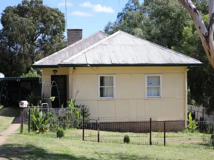 9 Bruce Street, Young NSW 2594