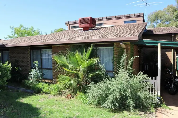 16 Keevil Drive, Young NSW 2594