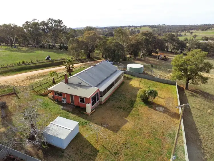 21 Browns Lane, Young NSW 2594