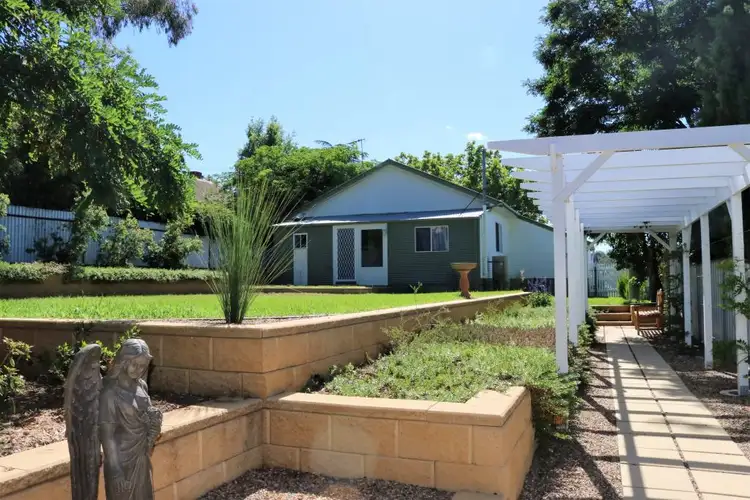 15 Lynch Street, Young NSW 2594