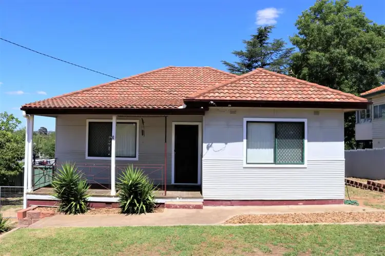 6 White Street, Young NSW 2594