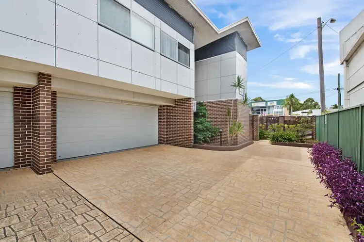 8/8 Akora Road, Wyoming NSW 2250