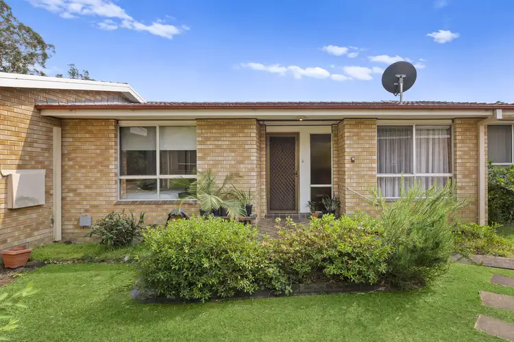9/4 Kalawarra Road, Wyoming NSW 2250