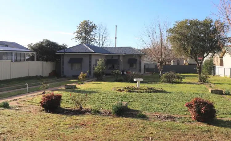62 Murringo Street, Young NSW 2594
