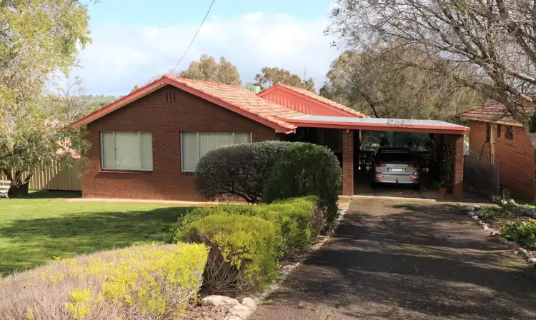 17 Milong Street, Young NSW 2594