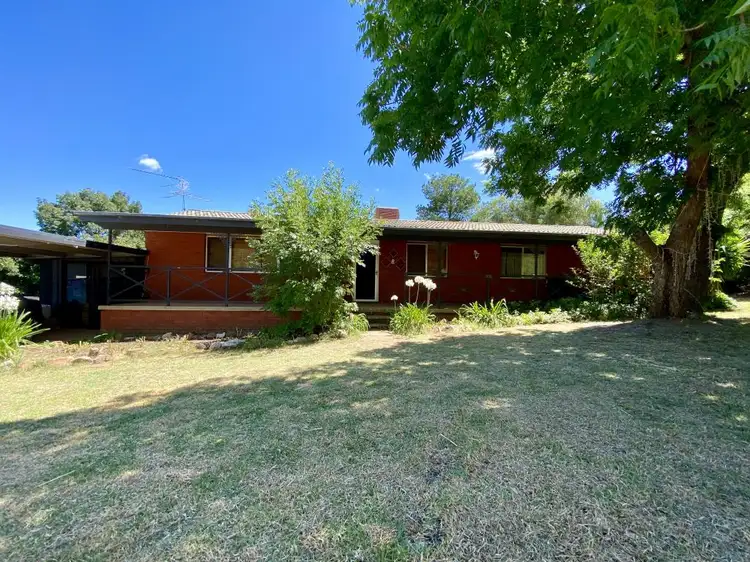 8 Normoyle Crescent, Young NSW 2594