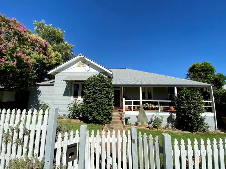 53 Caple St, Young NSW 2594