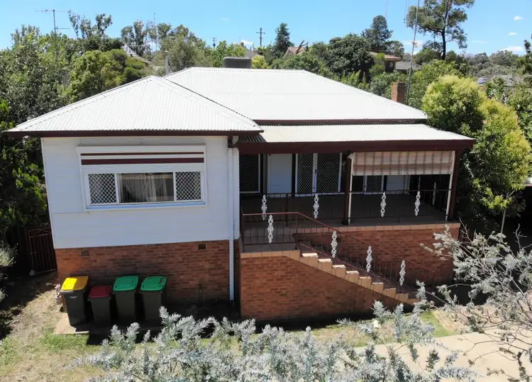 129 Edwards Street, Young NSW 2594