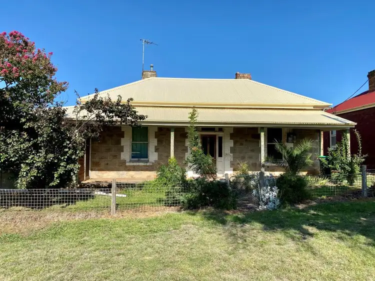 8 Yass Street, Young NSW 2594