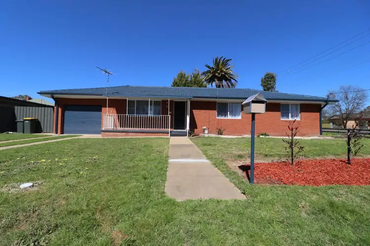32 RIPON ST, Young NSW 2594