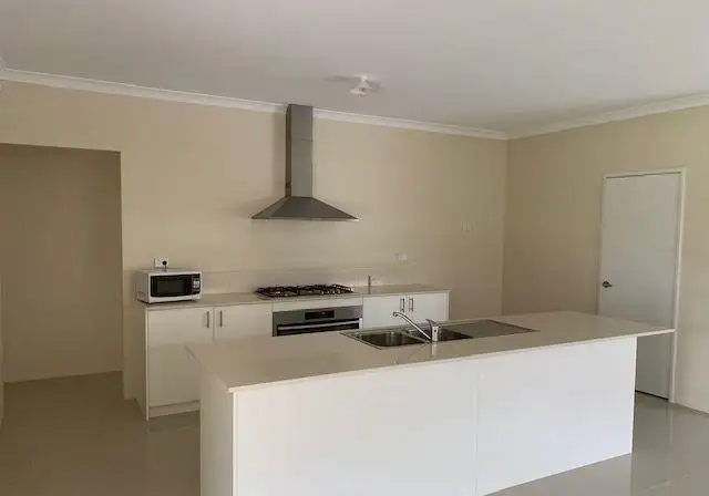 Fifth view of Homely house listing, 20 Limestone Rise, Piara Waters WA 6112