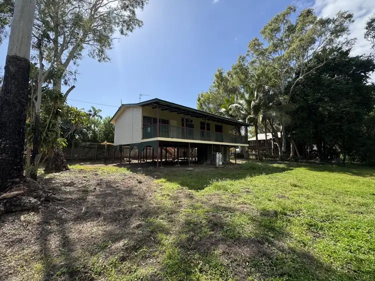 27 Lagoon Crescent, Saunders Beach QLD 4818