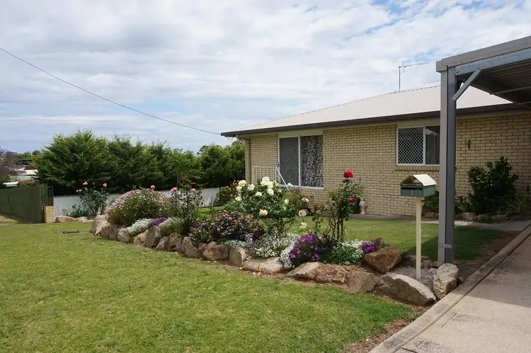 2/121 Locke Street, Warwick QLD 4370