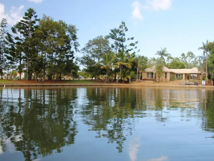 15 Riverbreeze Avenue, Noosa Waters QLD 4566