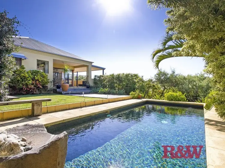 5 Weatherly Court, Sunrise Beach QLD 4567