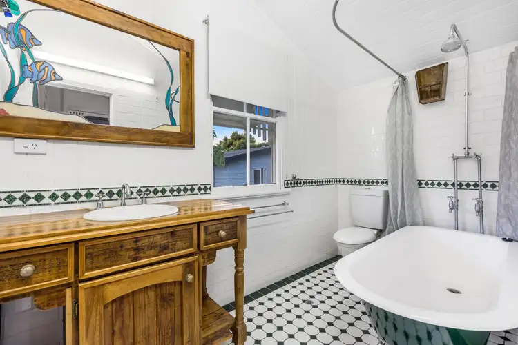 Sixth view of Homely house listing, 2 Henry Street, Wynnum QLD 4178