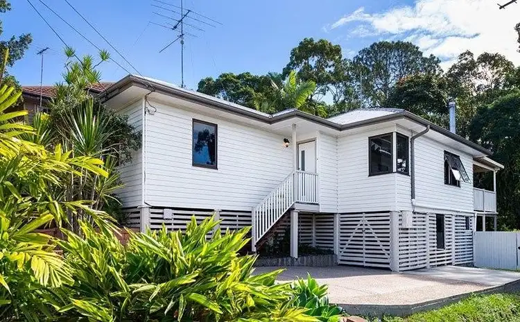 13 Quebec Avenue, Camp Hill QLD 4152