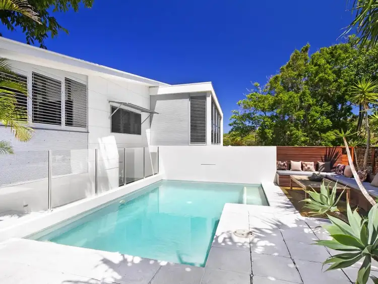 6 Flagship Court, Castaways Beach QLD 4567
