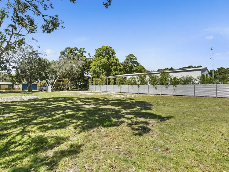 68 Midgen Street, Moreton Island QLD 4025