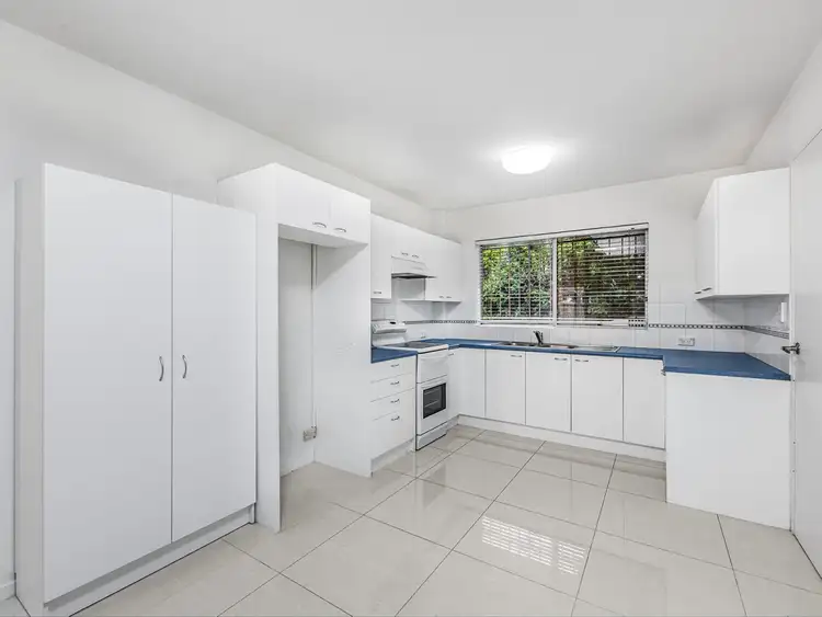 3/8 Regina Street, Greenslopes QLD 4120