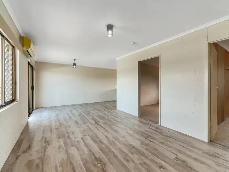 11-13 Clipper St