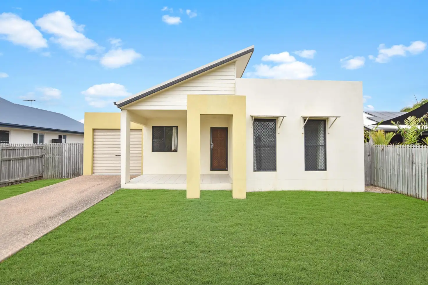 Main view of Homely house listing, 4 Wexford Crescent, Mount Low QLD 4818