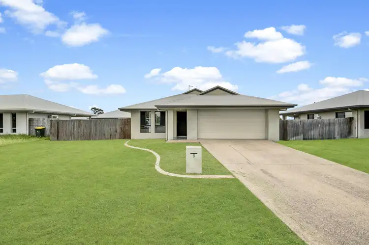 8 Whitehaven Way, Mount Low QLD 4818
