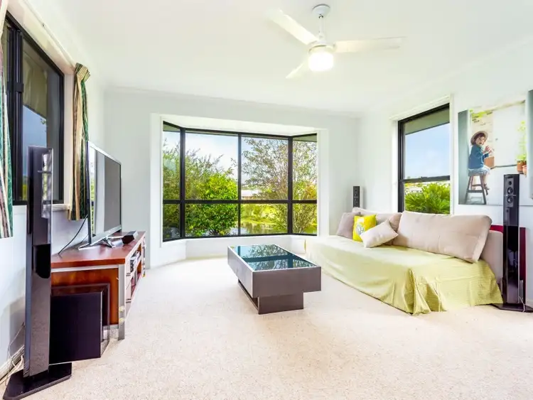 2 Bishop Court, Southside QLD 4570