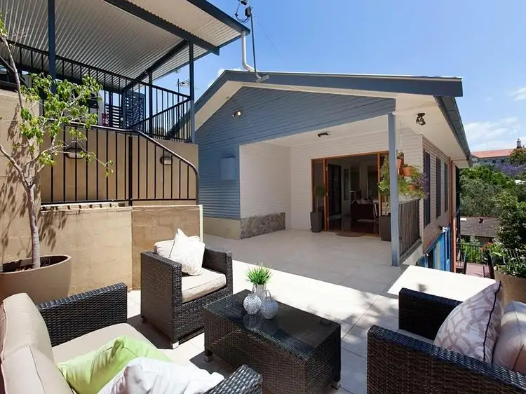 26 McIlwraith Avenue, Balmoral QLD 4171