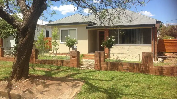 21 East Street, Parkes NSW 2870
