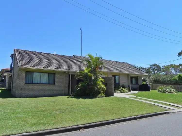 7 Bell Street, Dicky Beach QLD 4551