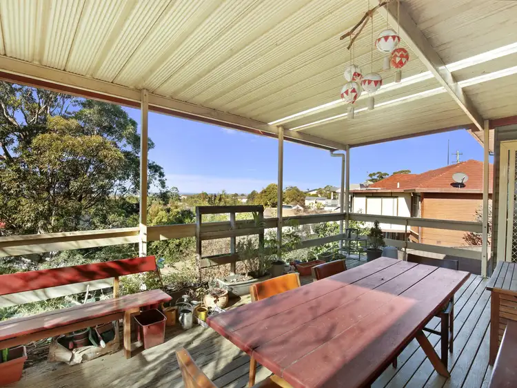 267 Flagstaff Road, Lake Heights NSW 2502