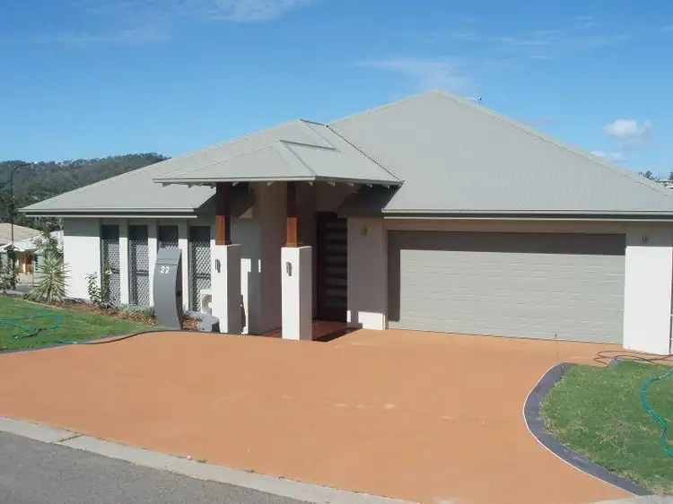 22 Grasstree Crescent
