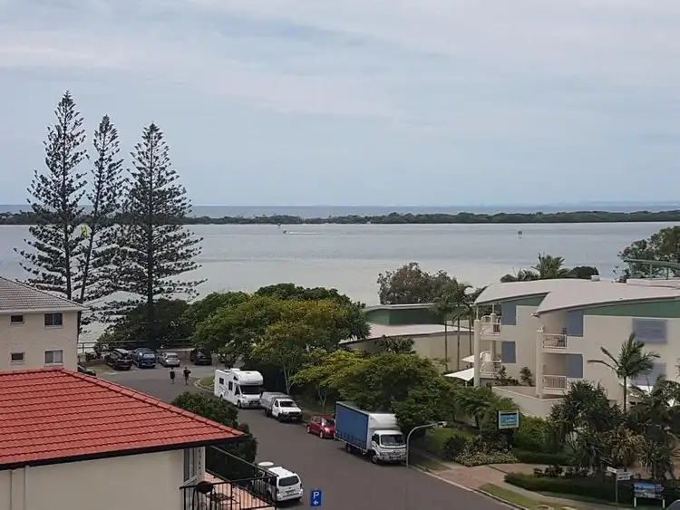 75 Landsborough Parade