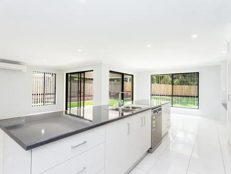 11 Trafalgar Court, Southside QLD 4570