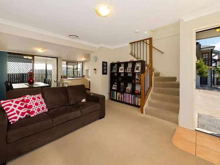 2/13 Daniells Street, Carina QLD 4152