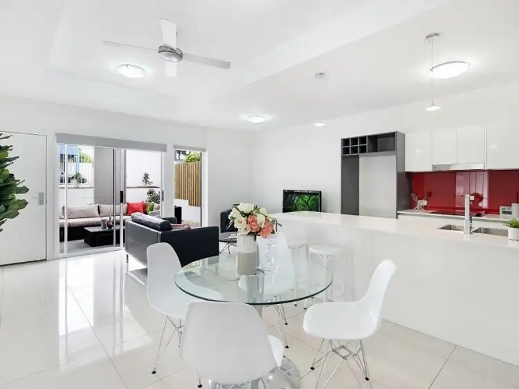 1 & 2/62 – 64 Fairfield Road, Fairfield QLD 4103