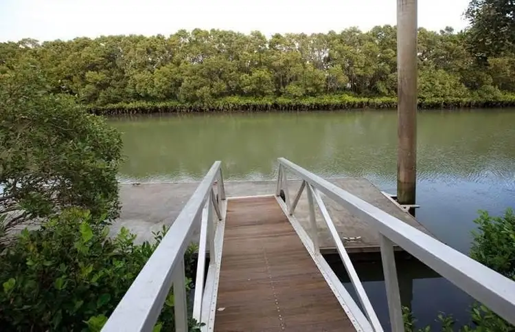 19 Donaldson St, Norman Park QLD 4170