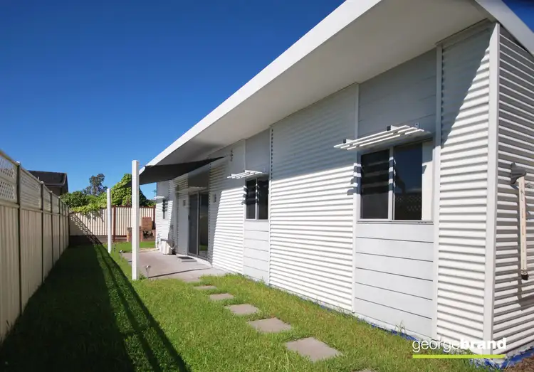 20a Foster Close