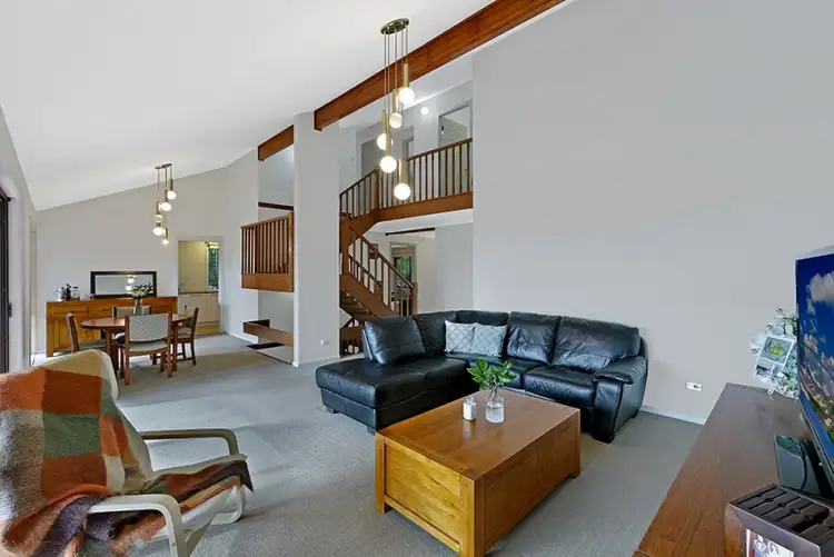 10 Cabbage Tree Ave, Avoca Beach NSW 2251